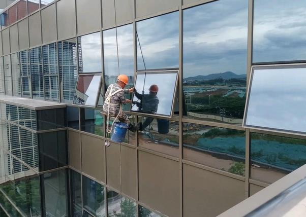高空玻璃外墙整体清洗工作如何保证?粉刷石膏主要程序是什么?